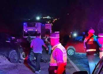El lunes, integrantes de la institución acudían a un llamado de auxilio por un accidente ocurrido en el kilómetro 71 de la Barranca Larga Ventanilla, en donde seis personas resultaron heridas.