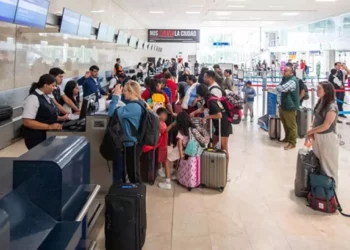 De enero a octubre de este año, el 85.64 por ciento de los pasajeros correspondió a viajeros nacionales, mientras que el 14.35 por ciento fueron internacionales.