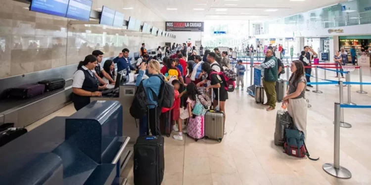 De enero a octubre de este año, el 85.64 por ciento de los pasajeros correspondió a viajeros nacionales, mientras que el 14.35 por ciento fueron internacionales.