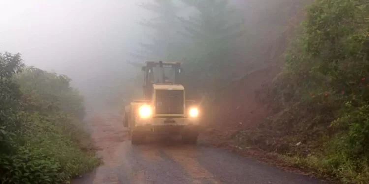 Cabien retira derrumbes en la Sierra de Juárez y la Costa