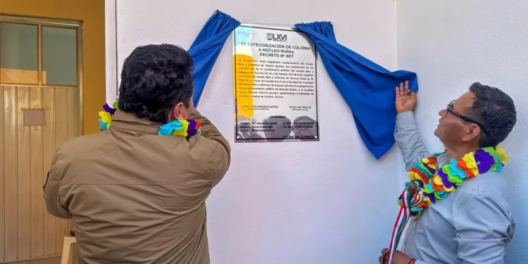 Foto: Facebook Jorge Octavio HM // Autoridades y vecinos de Llano Yosovee celebraron la entrega del pergamino que oficializa su nueva categoría como núcleo rural.