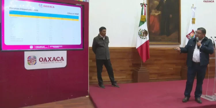 Foto: Adrián Gaytán // Farid Acevedo, secretario de Finanzas, da cuenta de los compromisos financiero del gobierno de Oaxaca.