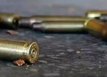 Ejecutan a hijo del dueño de báscula en Juchitán; familiares retiran cadáver