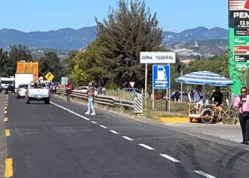 El bloqueo en Asunción Nochixtlán por parte de la Sección 22 que demanda la entrega y apertura de la clínica del ISSSTE.