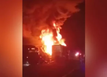 VIDEO | Choque frontal deja un muerto en La Mata, Oaxaca