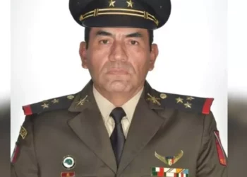 Jefe de escoltas de Carlos Manzo, prófugo: coronel del Ejército huyó tras operativo y enfrenta orden de aprehensión