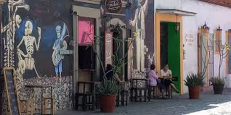 Denuncian venta de alcohol y desorden en Barrio de Jalatlaco