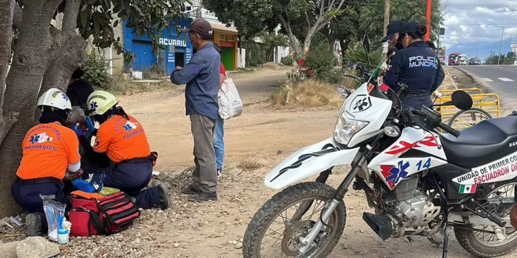 El hombre de 60 años quedó tendido a un costado de la carretera tras el impacto.