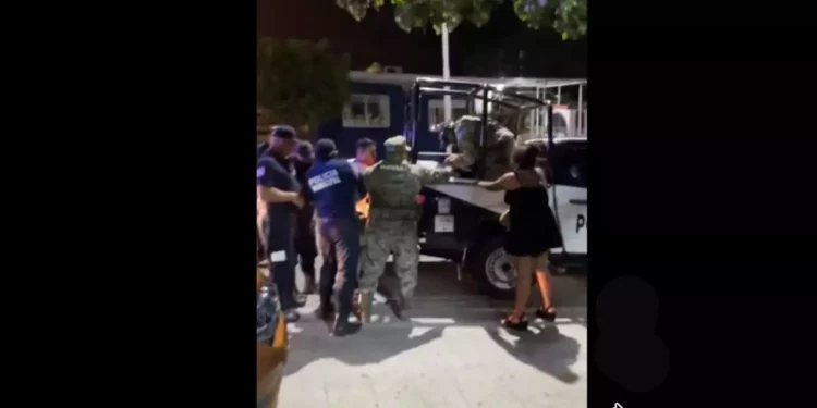 Cae con arma de fuego con la que se paseaba en un baile de Salina Cruz