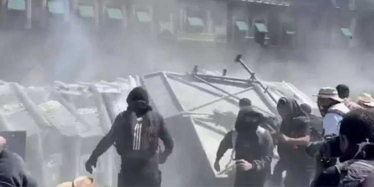 Marcha de la Generación Z en CDMX deja 100 policías lesionados y 40 detenidos
