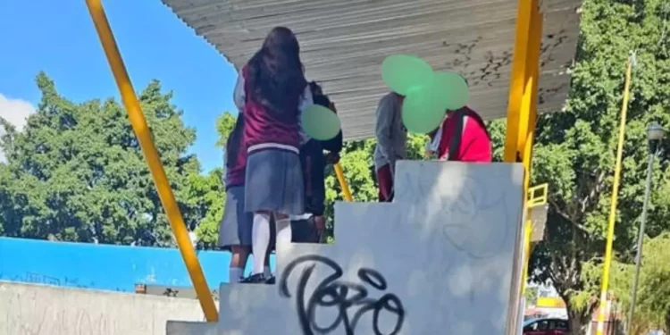 ¿Qué pasa en el CBTIS 265? Fotos desatan alerta por presunto consumo de drogas en horario escolar