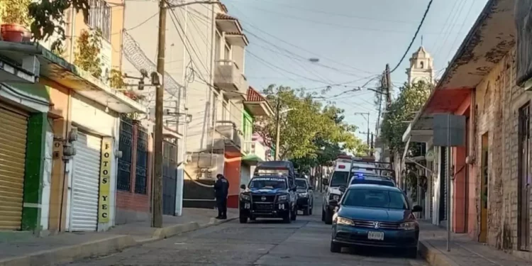 Asesinan a hombre frente al Bar ‘El Tecuan’ en Huajuapan; investigan móvil del crimen