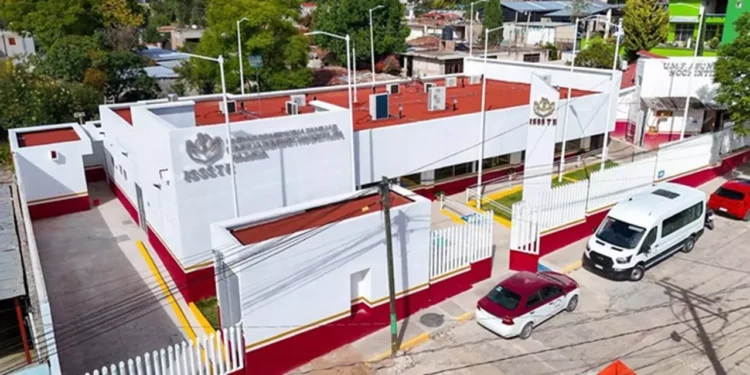 Foto: Gobierno Federal // Llueven quejas de la Sección 22 contra la clínica del ISSSTE de Nochixtlán.