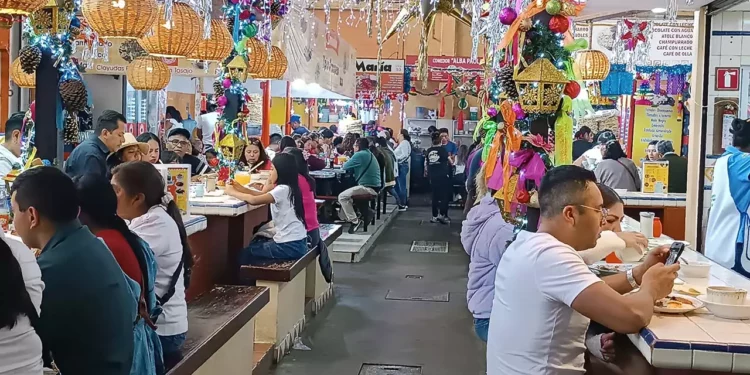 Foto: Lisbeth Mejía Reyes // Durante las vacaciones decembrinas, en los mercados públicos 20 de Noviembre y el Benito Juárez, registran la llegada de hasta 10 mil visitantes al día.