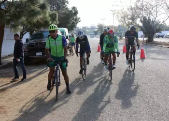 Fotos: Leobardo García Reyes // El ciclismo en Oaxaca cerró el año con una rodada navideña.