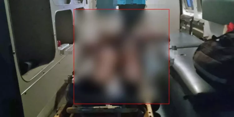 El hombre murió durante su traslado en ambulancia hacia el Hospital IMSS Bienestar de Pochutla; la AEI investiga.