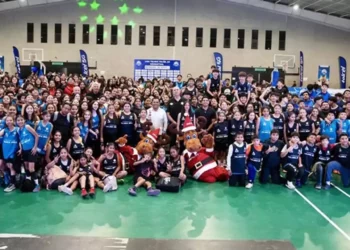 En el deportivo “Hermanos Flores Magón”, arranca la Liga Telmex-Telcel de basquetbol.