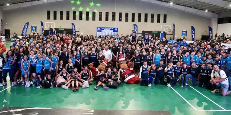En el deportivo “Hermanos Flores Magón”, arranca la Liga Telmex-Telcel de basquetbol.