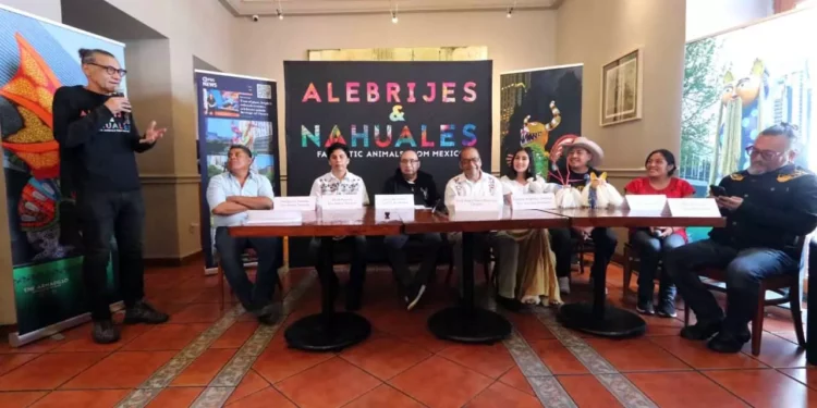 Foto: Adrián Gaytán // Este miércoles, en conferencia de prensa, el curador y las y los artesanos anunciaron la continuidad de la exposición.