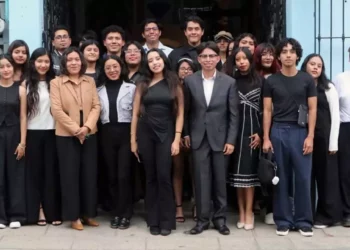 Fotos: Adrián Gaytán // Estudiantes del Primer Semestre de la Licenciatura en Diseño Gráfico de la UABJO realizaron la exposición.