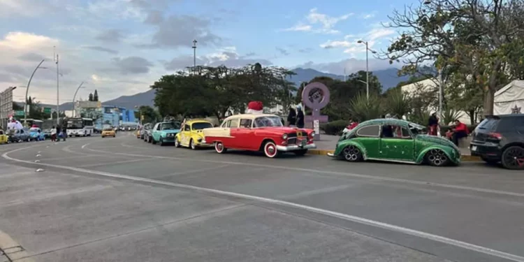 Se llevó a cabo la Rodada Navideña por las calles de la ciudad de Oaxaca.