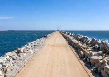 La edificación del rompeolas de Salina Cruz y las obras del Corredor Interoceánico maquillaron por meses la crisis en construcción.