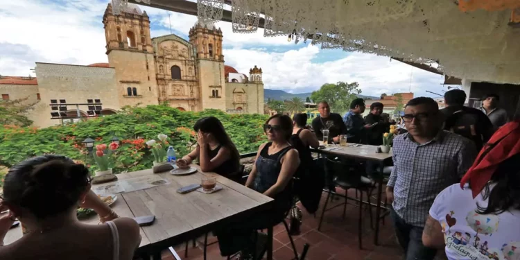 Foto: Adrián Gaytán // Las terrazas han roto la herencia arquitectónica de la Verde Antequera.