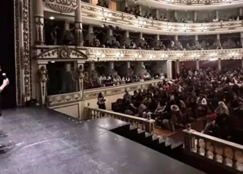 Oaxacacine exhibió en el teatro Macedonio Alcalá la película “Los amantes se despiden con la mirada” del director oaxaqueño Rigoberto Perézcano.