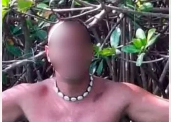 El joven se encontraba realizando saltos y piruetas en la orilla de la playa de Chacahua.