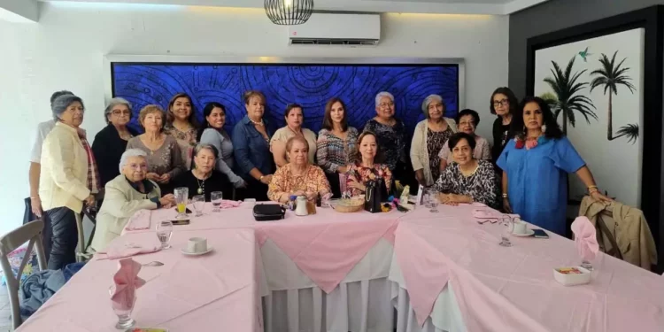Fotos: Rubén Morales // Celia Martínez Alvarez tuvo un muy ameno festejo en un restaurante de esta Verde Antequera.