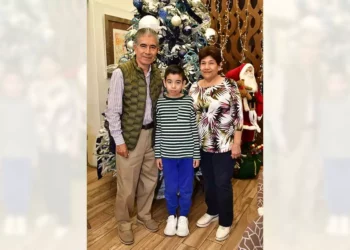 Fotos: Rubén Morales // Don Pedro David Pérez Rivera acompañado de su esposa María del Carmen Hernández Navarro y su nieto Mateo Andree González.