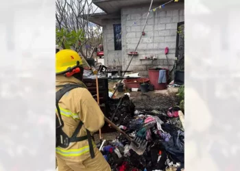El incendio de una casa ocurrió en la calle Limones esquina Naranjos de la colonia Santa Rosa, en Huajuapan.