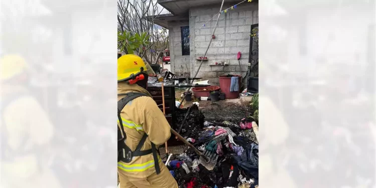 El incendio de una casa ocurrió en la calle Limones esquina Naranjos de la colonia Santa Rosa, en Huajuapan.