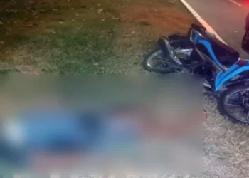 El motociclista quedó con lesiones visibles en rostro y cabeza que le arrebataron la vida.