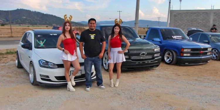 En Ejutla se realizó una de las últimas exhibiciones de autos.
