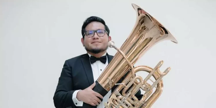 El oaxaqueño mostrará la versatilidad y fuerza expresiva de la tuba con un exigente programa que abarca de Bach a Saint-Saëns.