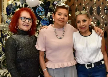 Fotos: Rubén Morales // Ely López celebró su cumpleaños acompañada de sus amigas Isabel Valdés y Paty Aragón.
