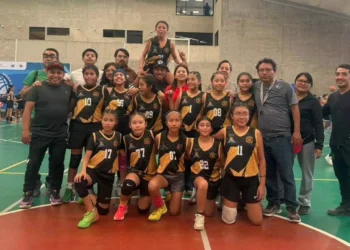 Integrantes del Club de Basquetbol Talentos Huajuapan.