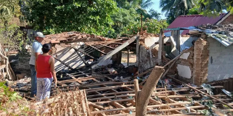 La madrugada del miércoles, una explosión de pirotecnia ocurrió en el interior de una vivienda en Huazolotitlán.