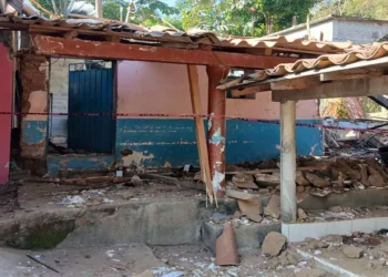 Foto: redes sociales // La vivienda destruida por explosión de pirotecnia en la colonia Cahuazachán del municipio de Santa María Huazolotitlán.