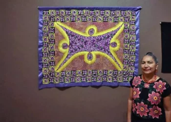Obras de mujeres artistas indígenas y afrodescendientes integran la exposición Grabadoras de historias: mujeres en la gráfica de los pueblos de México.