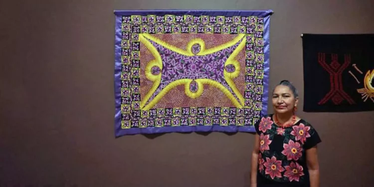 Obras de mujeres artistas indígenas y afrodescendientes integran la exposición Grabadoras de historias: mujeres en la gráfica de los pueblos de México.