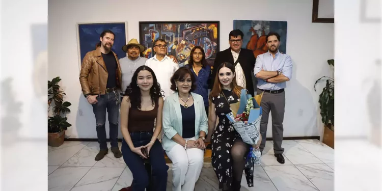 El arte que se vive es una muestra colectiva donde la pintura se transforma en experiencia emocional y presencia compartida.