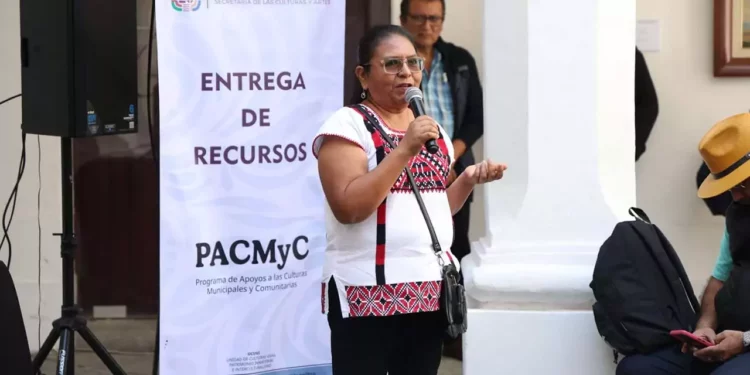 Representantes de proyectos comunitarios seleccionados estuvieron presentes durante la entrega de estímulos.