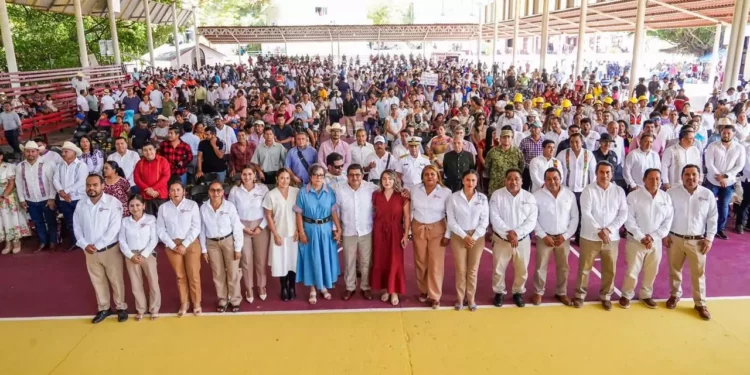 Foto: cortesía // El informe de resultados cobijado por habitantes de San Pedro Mixtepec.