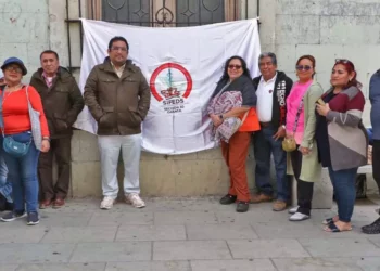 Foto: Adrián Gaytán // Integrantes del sindicato alterno de salud insisten en demandar bonos de fin de año.