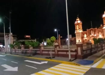 La motociclista se impactó contra una malla de señalización instalada por trabajos viales en el Centro