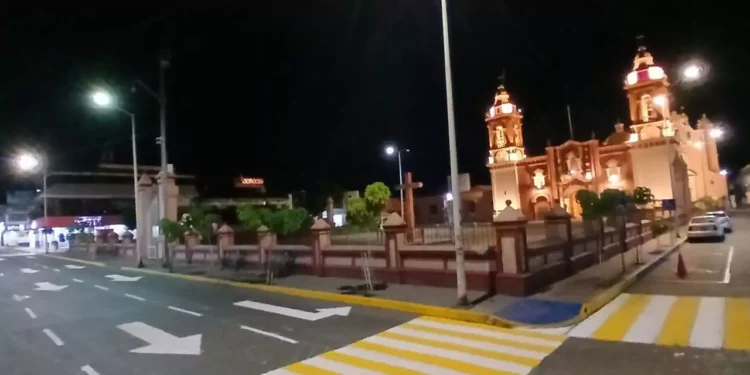 La motociclista se impactó contra una malla de señalización instalada por trabajos viales en el Centro