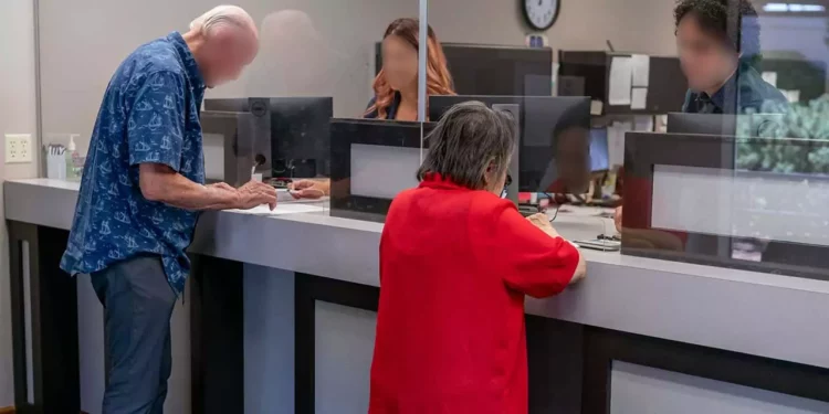 Foto: ilustrativa // Las limitaciones físicas, así como las dificultades en el uso de tecnologías digitales, colocan a las personas adultas mayores en una situación de vulnerabilidad.