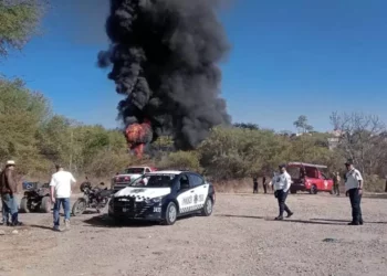 A los separos: Incendio moviliza a elementos de seguridad y emergencia.
